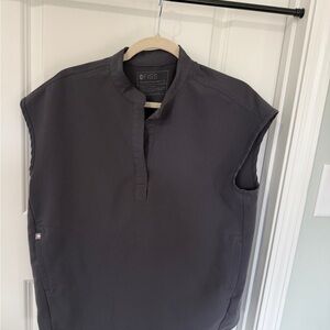 Figs women’s charcoal Rafaela Oversized Scrub Top size small